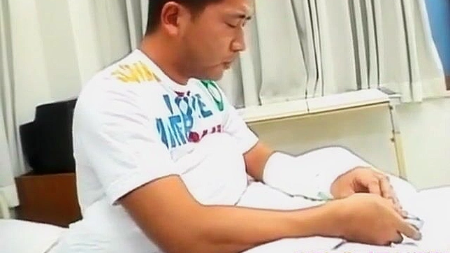 释放欲望与Saki Mutoh~多毛蜜穴被阳具和情趣用品征服