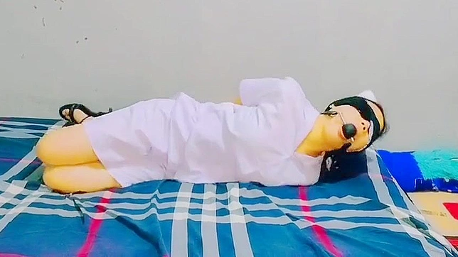 AV成人视频：迷人保姆被绑 gagged 让你尽情享乐！