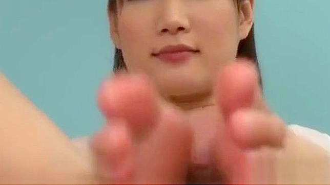 日本护士的诱人脚交和迷人乳交—美容爱好者的必看之作