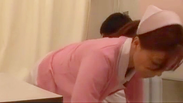 日本护士的狂野性爱场景～准备好迎接难忘体验吧！！
