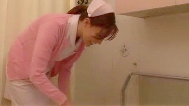 日本护士的狂野性爱场景～准备好迎接难忘体验吧！！