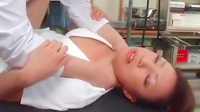 日本护士颈部迷恋~感官触碰与激烈治疗