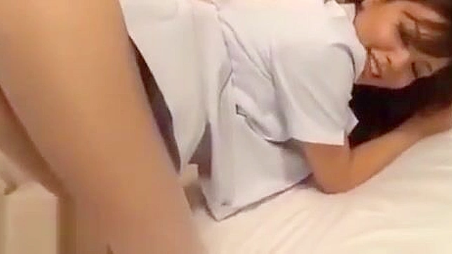 注意！日本护士发现病人自慰~ 必看的调皮医疗角色扮演场景