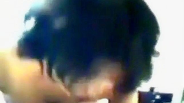 护士在台湾自拍视频中性感展露丰满身材