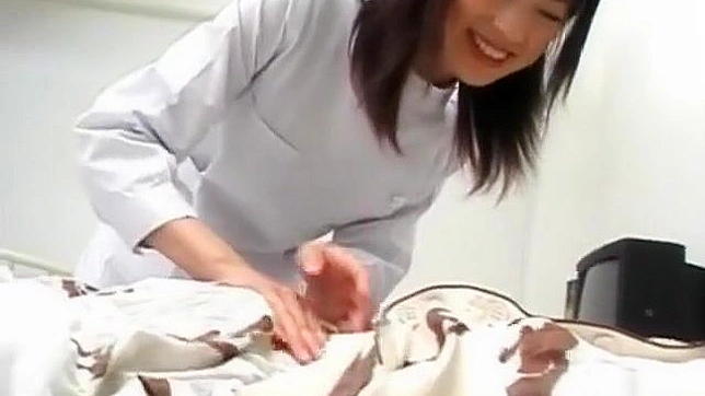 篠田芽衣~JAV女巫給男病人快速手淫服務