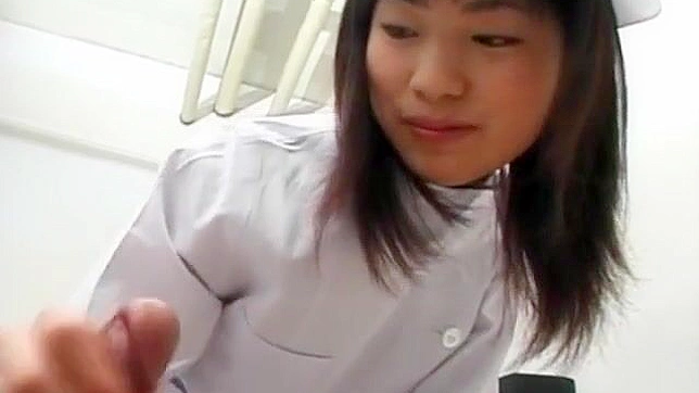 篠田芽衣~JAV女巫給男病人快速手淫服務