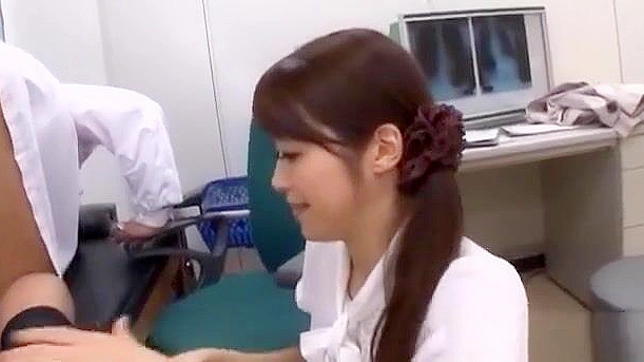 调皮的亚洲护士Maki Hokujo献上难忘口交体验