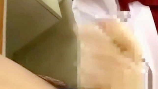 穿着热辣长袜的日本护士—一种迷恋享受！