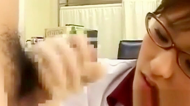 穿着热辣长袜的日本护士—一种迷恋享受！