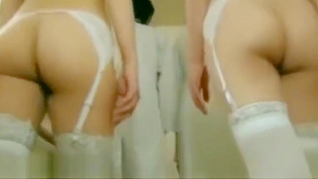 在火热的医院场景中脱下丰满日本护士的工作服！]