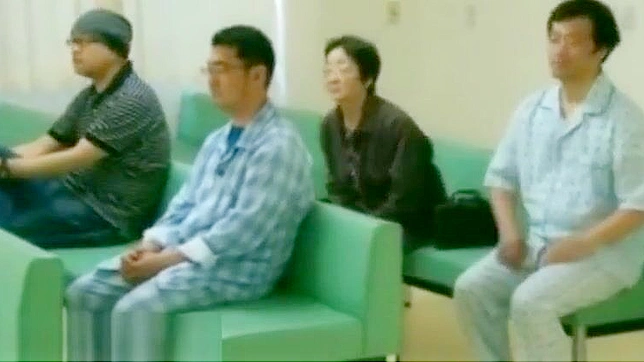 在火热的医院场景中脱下丰满日本护士的工作服！]