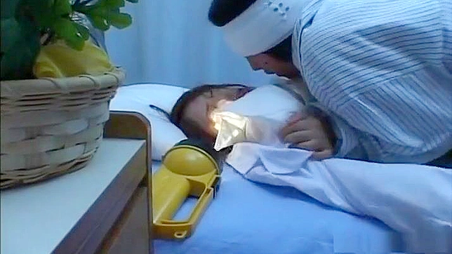 JAV魅力女神Runa Tominaga以迷人诱惑魅惑她的医生