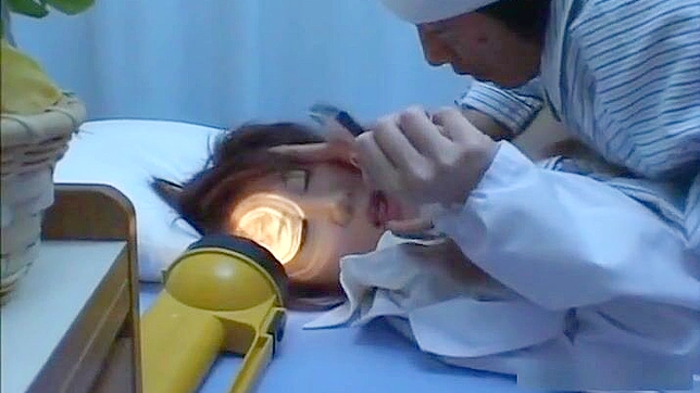 JAV魅力女神Runa Tominaga以迷人诱惑魅惑她的医生