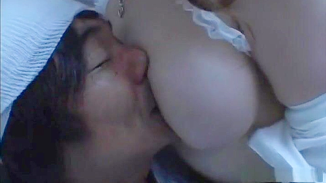 JAV魅力女神Runa Tominaga以迷人诱惑魅惑她的医生