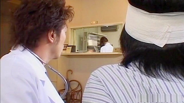 JAV魅力女神Runa Tominaga以迷人诱惑魅惑她的医生