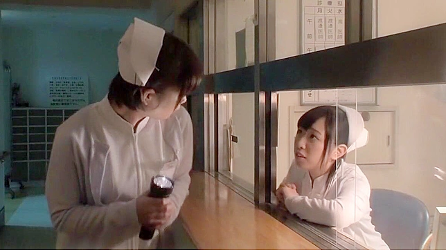 JAV场~热情日本女巫为幸运客人带来强烈手淫体验！