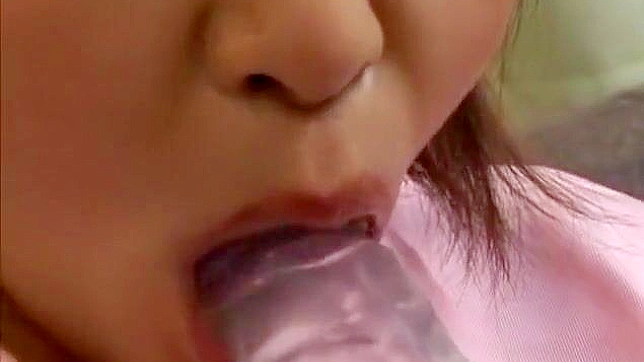 引人注目的日本模特儿艾莉·亚纱惠的必看恋物癖JAV视频