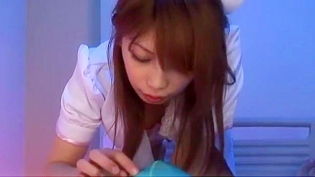 介绍令人惊叹的Hikari Hino在超大胸部场景中的诱人表现！