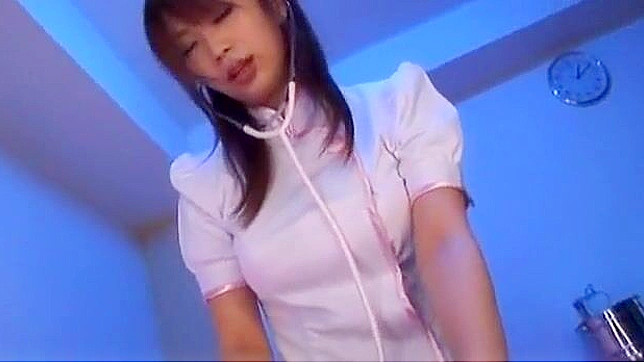 介绍令人惊叹的Hikari Hino在超大胸部场景中的诱人表现！
