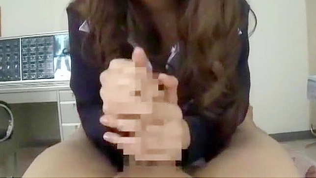 遇见Aiba Coco，不可抗拒的日本护士角色中的性感女郎