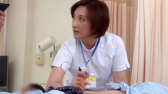 认识一下这位性感护士，她的迷人手淫和挑逗让你尖叫求更多！