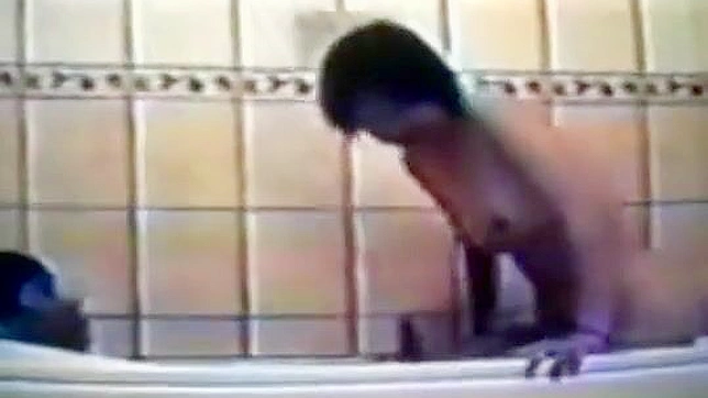 沉醉于高清画质的迷人台湾护士—日式性爱与自拍场景