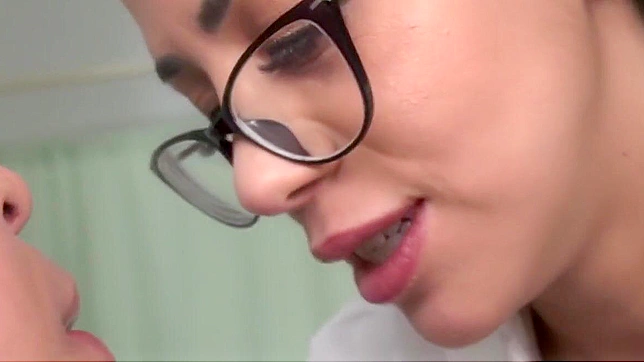 日本AV护士妈妈在跨种族激情中被内射 – 第一部分