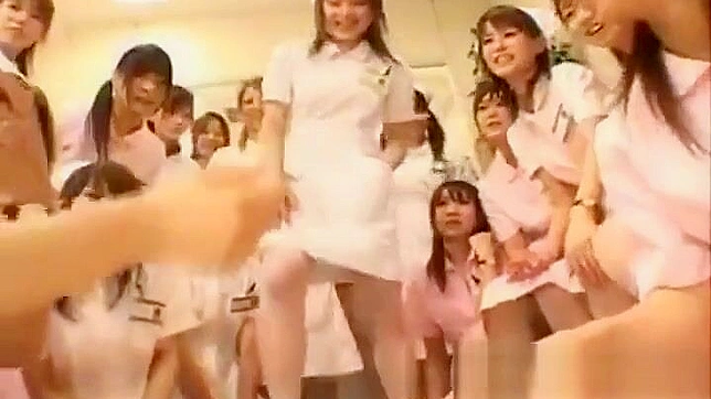 日本成人片美女~迷人的护士在激情床上主导性爱第二部分