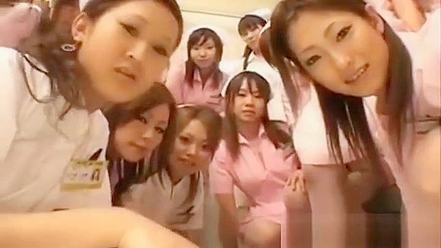 日本成人片美女~迷人的护士在激情床上主导性爱第二部分