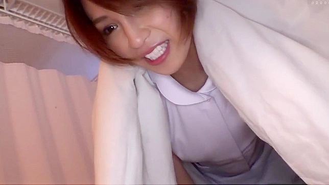 日式AV魅力：熟女骑乘手帕男带来极致快感！