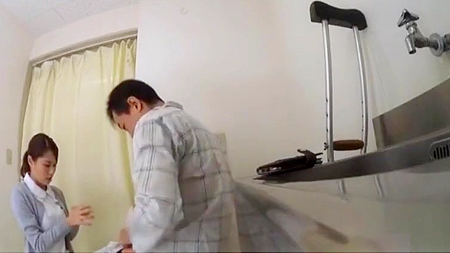 调皮护士在厕所里疯狂放纵！