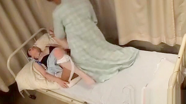 唐泽由纪在调皮护士角色扮演中挑逗！