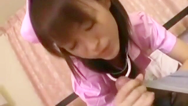 日式场景：难以抗拒的护士热情手交服务