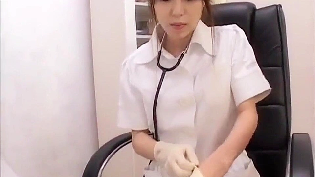 日本美女戴乳胶手套献上极致手爱体验