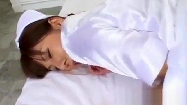 迷人的亚洲护士秋吉杏在性感‘第三部分’中满足你的欲望—仅限JAV观看。