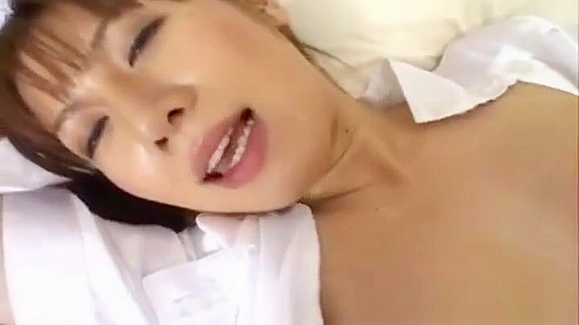 迷人的亚洲护士秋吉杏在性感‘第三部分’中满足你的欲望—仅限JAV观看。