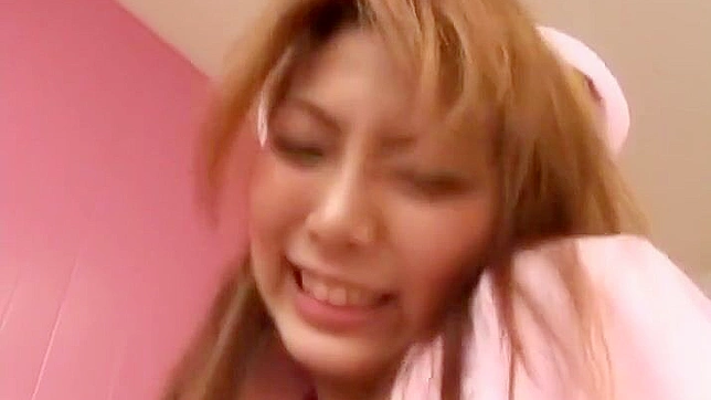 JAV女王小泉亚里纱性感护士制服火辣诱惑