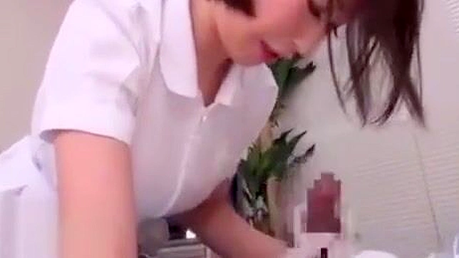 JAV女神~性感护士与病患的狂野欢爱时刻