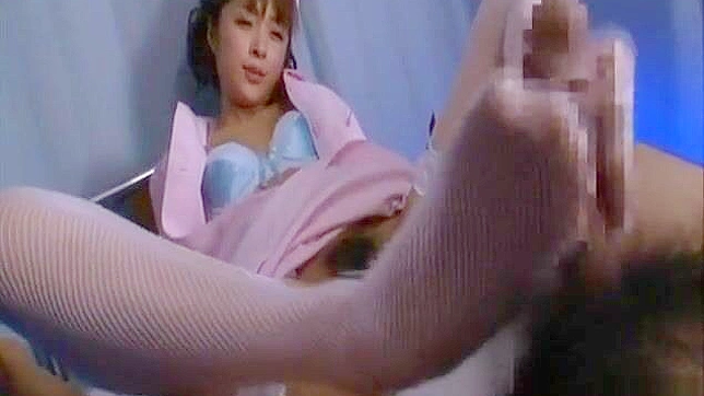 Mihiro大胆展示性感身材，迎接巨大阳具的挑战！