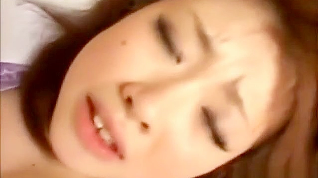 感受亚洲护士穿丝袜狗式位的性感体验