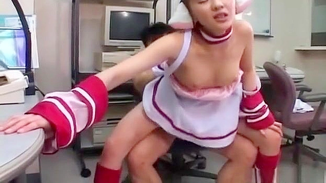 见证美丽迷人的山田玛丽在性感服装中被征服！