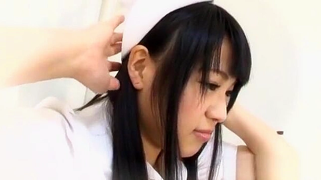 丰满的百合佐藤的世界，满足病人的魅力护士的秘密