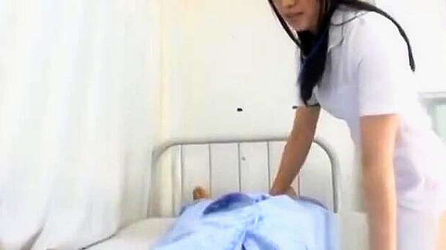 丰满的百合佐藤的世界，满足病人的魅力护士的秘密