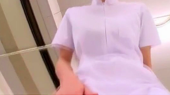 日本熟女护士Yuna Shiina主动诱惑，尽享激情性爱体验。