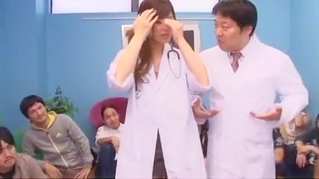 狂野释放：Chloe Fujisaki 在疯狂指爱与医疗JAV中的魅惑演出。