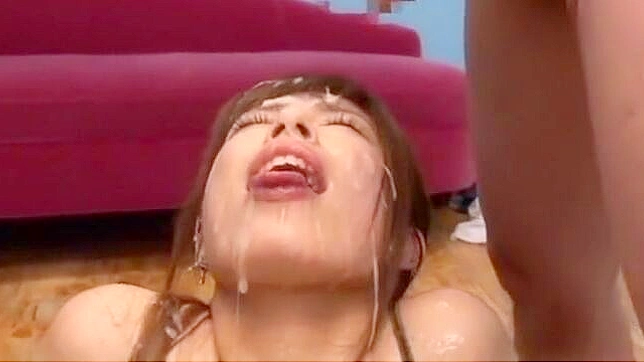 狂野释放：Chloe Fujisaki 在疯狂指爱与医疗JAV中的魅惑演出。