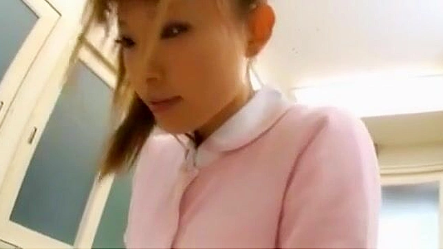 被优香月杏的诱人魅力迷住，她是JAV最新的护士性感明星！