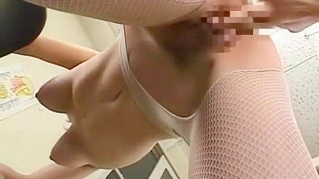 日本魔女奈々夏目在医疗JAV中的诱人舔阴场景！