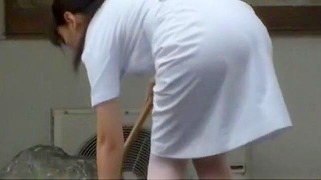 体验JAV女神夏树由纪、泉佐木和桥本优香的狂野护士角色扮演！