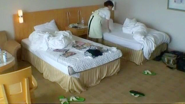 迷恋丰腴的Rina Hitomi在JAV场景中与令人惊叹的情趣用品共舞